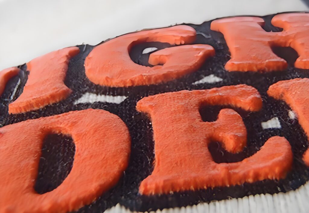 พลังของหมึก: การสำรวจหมึกพิเศษ การเคลือบ และเอฟเฟกต์พิเศษ 11 หมึกพิมพ์สกรีนเฉพาะทางแฟชั่น